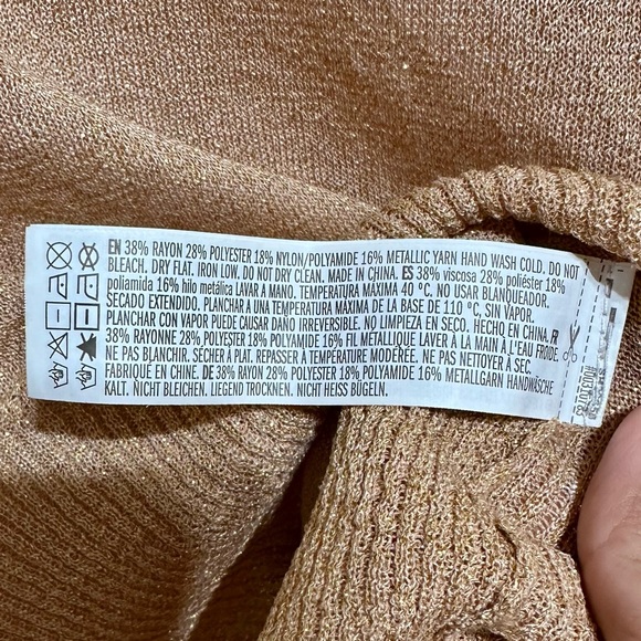 Forever 21 Contemporary Nude Glittery Turtle Neck Lightweight Sweater Sz XS - Picture 8 of 9